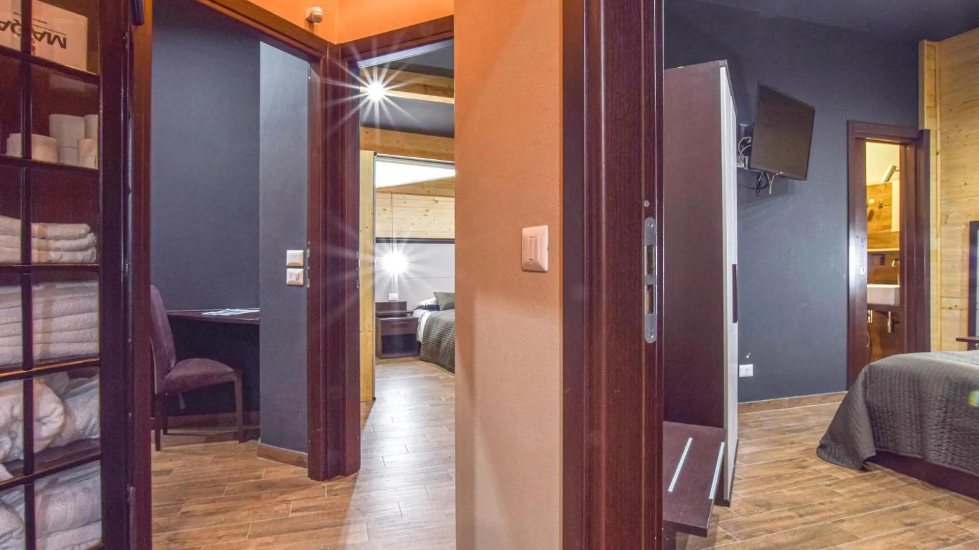 Nice Home In Piedimonte Etneo With Sauna 0*,  意大利